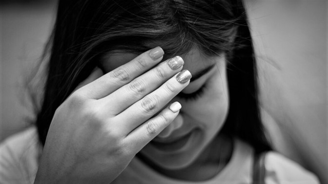 Bizarní historie testů panenství: Nedotčenost se prý pozná podle moči, poprsí a ušního mazu