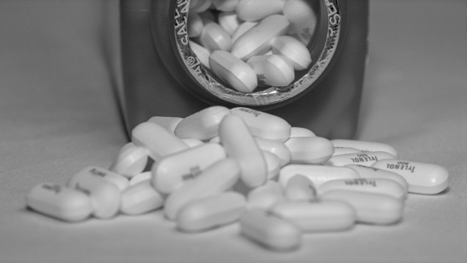 Záhada smrtících léků: Jedovatý kyanid v prášcích proti bolesti zabil sedm lidí