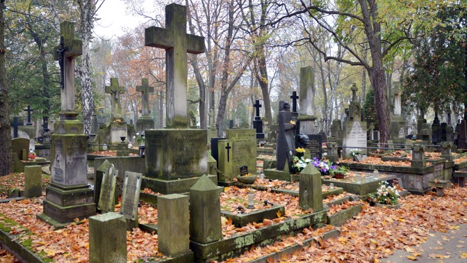 Blíží se Památka zesnulých: Která znamení zvěrokruhu se často se svými problémy obracejí na mrtvé?