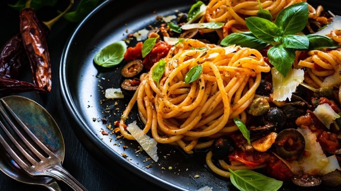 Prostitutky u plotny aneb Lechtivá historie italských špaget à la puttanesca