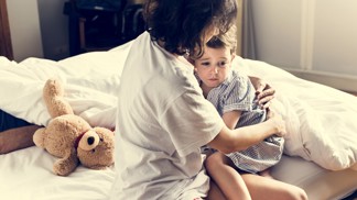 PORADNA: Dítě se v noci budí s neutišitelným pláčem. Jak ho zbavit nočních děsů, radí zkušená psycholožka