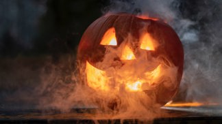 6 nejpodivnějších halloweenských zvyků: Hostina pro hladové duchy i smrt v zrcadle