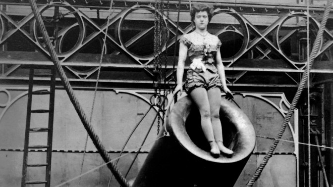 První lidská dělová koule: Cirkusová hvězda Zazel uspěla tam, kde muži selhali