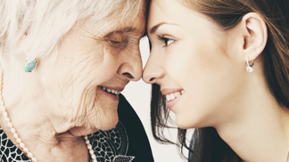 Julie (21): V nemocnici dal děda babičce poslední slib. Že ho dodržel, jsme se přesvědčily o dva dny později