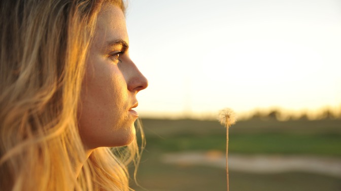 Gabriela (39): Chtěla jsem spáchat sebevraždu. Nebýt tajemného klepání a křížku, dotáhla bych to do konce