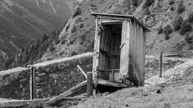 Legenda o hnědé notě: Existuje zvuk, kvůli kterému ztratíme kontrolu nad střevy?