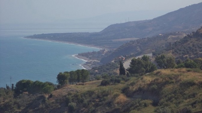 Ďábel na Sicílii: Tajemné požáry zaměstnaly i exorcisty. V prokleté ulici dodnes nikdo nechce bydlet
