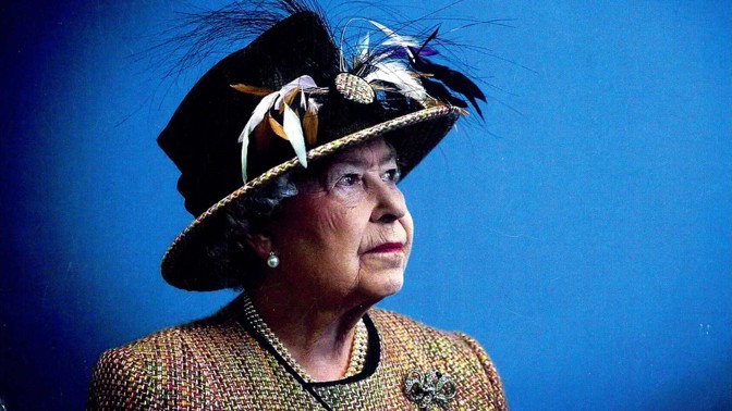 Nejpodivnější anglické zákony: Alžběta II. vlastní všechny velryby a sviňuchy, rozhoduje i o osudu úlovku