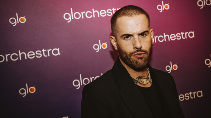 Známý stylista slavných Lukáš Macháček promluvil o módních prohřešcích Čechů. Jinakost se u nás podle něj stále nenosí