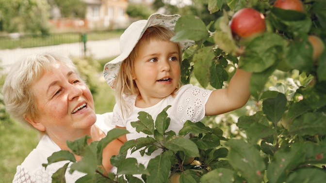 PORADNA: Pětiletá vnučka má doma přísný režim, mně se to nelíbí. Čím pravidelnost dětem prospívá, prozradila psycholožka Samsonová