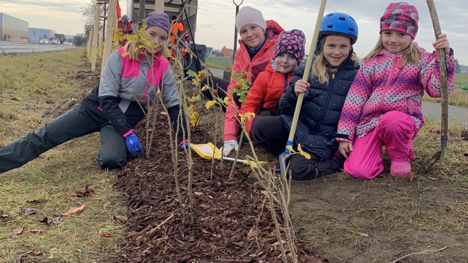 Zdravé plíce pro Mladoboleslavsko! Občané vysadili stovky nových stromů