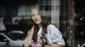 Agáta (38): V restauraci mě uhranula cizí žena. Dodnes se stydím za to, co jsem tam prováděla