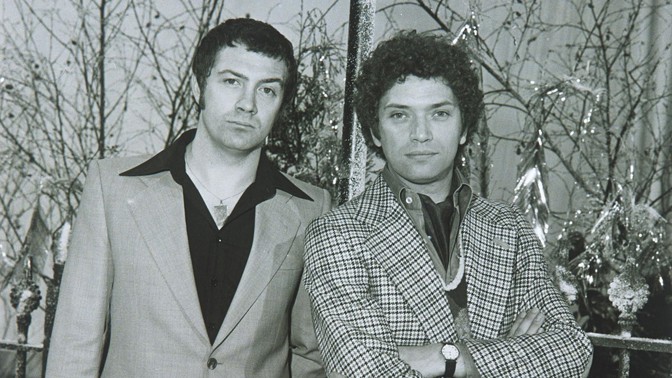 Osudové ženy Doylea z Profesionálů: Zlomené srdce mu vyléčila fešná sousedka, k níž se zpočátku nehlásil