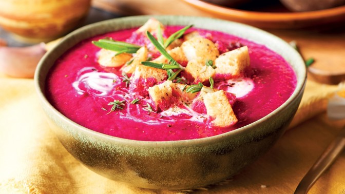 Polévka z pečeného česneku a řepy: Zahřejte se v chladných dnech