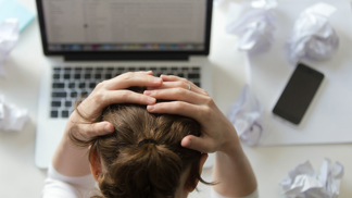 Thea (33): Mám práce až nad hlavu. Kvůli tomu jsem udělala něco, za co se teď stydím