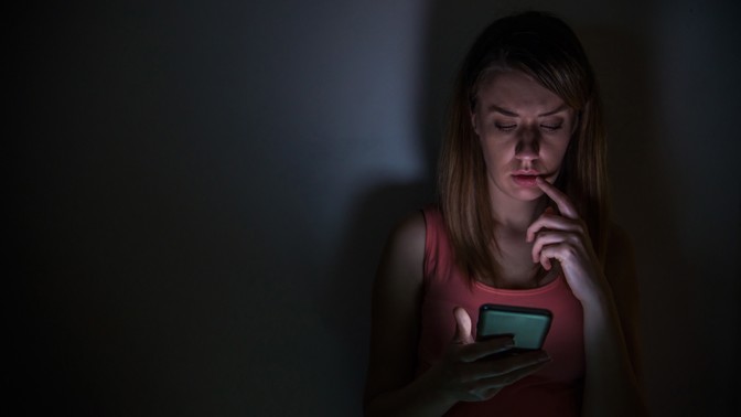 PORADNA: Expřítel mě stále pronásleduje, nechce pochopit, že náš vztah skončil. Kdy je třeba rázně zasáhnout, radí psycholožka