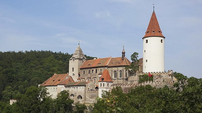 Hrad Křivoklát: Točily se zde pohádky Sůl nad zlato a Dívka na koštěti. V lese prý řádil přízrak