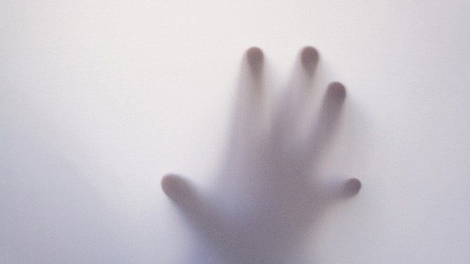 Komunikují s námi mrtví? Podle expertky máme věnovat pozornost snům, vůním a kočkám