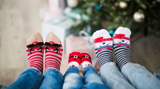Ponožky pod stromeček jsou stále in: 12 nejoriginálnějších párů, s nimiž na Vánoce zazáříte