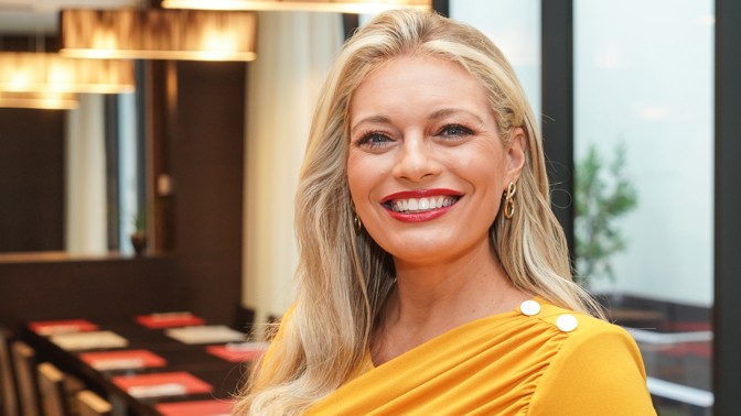 Vánoční záhada moderátorky Lucie Borhyové: Kdo jí tajně rozsvěcí kouzelné domečky?