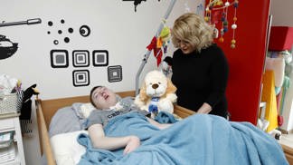 Tragická operace mandlí Adámka Vyčítala: Kdyby začal krvácet doma, byl by zdravý, říká rodina. Nemocnice jí zaplatí miliony