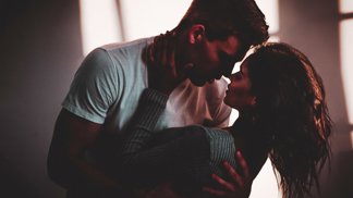 Erotický horoskop na víkend: Koho čeká domácí divočina a kdo znovu objeví své tajné tužby?