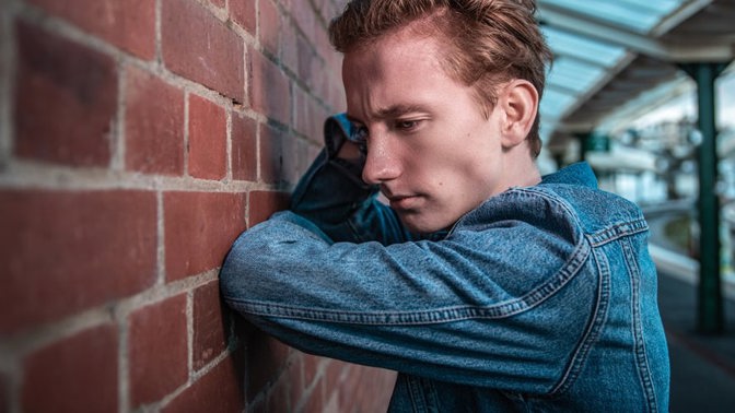 Bedřich (26): V noci mě vzbudil přítel mojí sestry, abych jí předal vzkaz. Netušil jsem, že je tou dobou už mrtvý