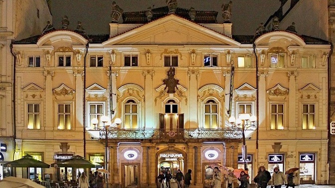 Pohnuté osudy, ale i zajímavé budovy. Kde najdete kasina?