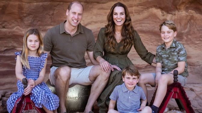 Dojemný příběh za vánoční pohlednicí Williama a Kate: Splnili slib, který před lety dali dětem