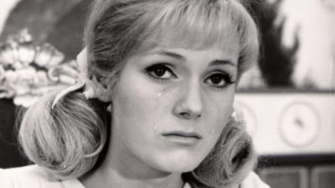 Šíleně smutná princezna: Pohádka s Helenou Vondráčkovou se točila na zámku Blatná, který provází děsivé proroctví