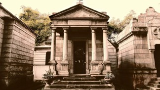 V hrobce své ženy strávil 12 let, na posmrtný život se jej přišli zeptat i tibetští mniši