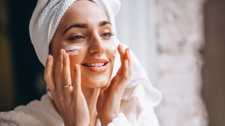 Dermatologové radí, jak se v zimě starat o pleť: 6 snadných triků, které ochrání vaši pokožku