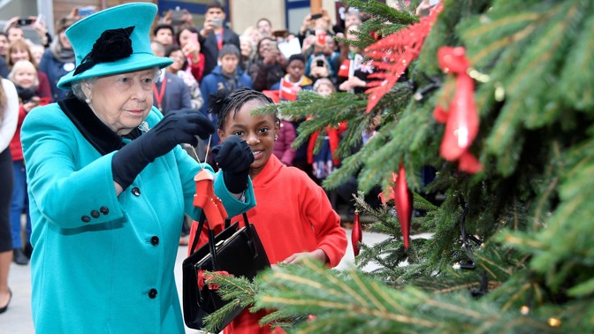 Štědrý den britské královské rodiny: První Vánoce bez prince Philipa a vážení hostů po večeři