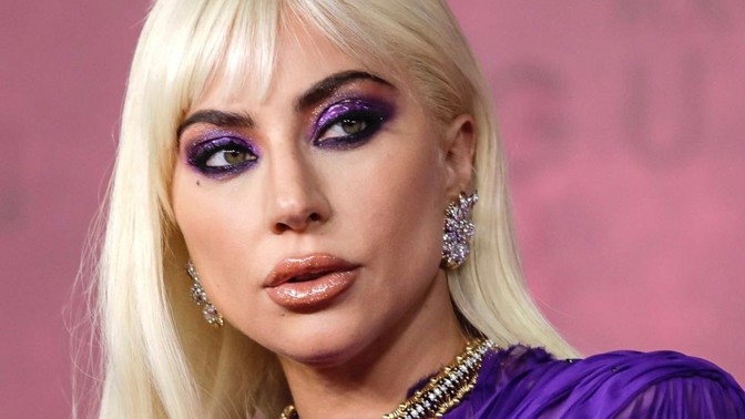 Lady Gaga vystřídala ve filmu Klan Gucci 55 účesů. Co prozradil její kadeřník?
