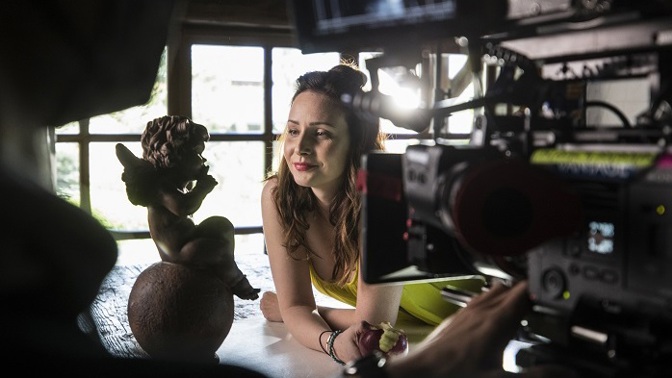 Spot Amazing Places patří k nejlepším loňským reklamám! Stojí za ním Jinej Gang a Veronika Arichteva