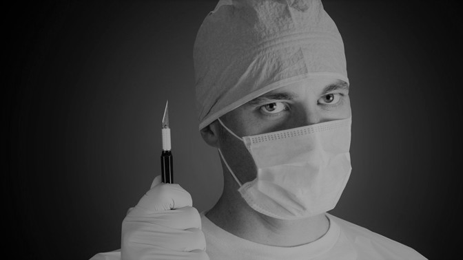 Noční můra pacientů: 3 děsivé příběhy lidí, kteří probudili uprostřed operace