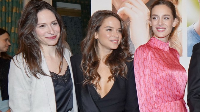 5 nejkrásnějších outfitů z premiéry filmu Srdce na dlani. Kdo dress code naopak podcenil?