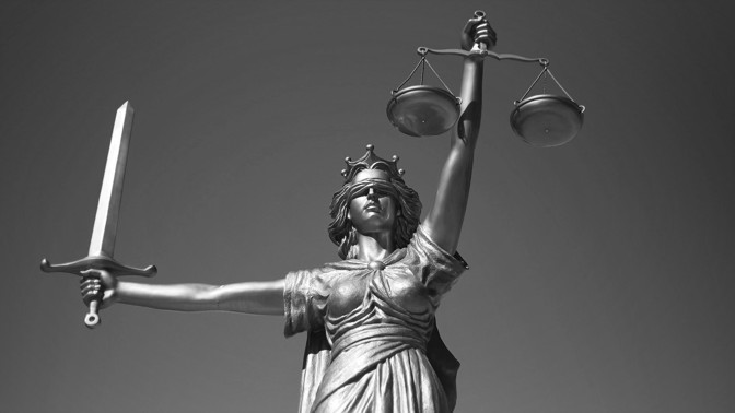 Nejbizarnější americké zákony: Zakazují chrápání ve vlastní ložnici i líbání s knírkem