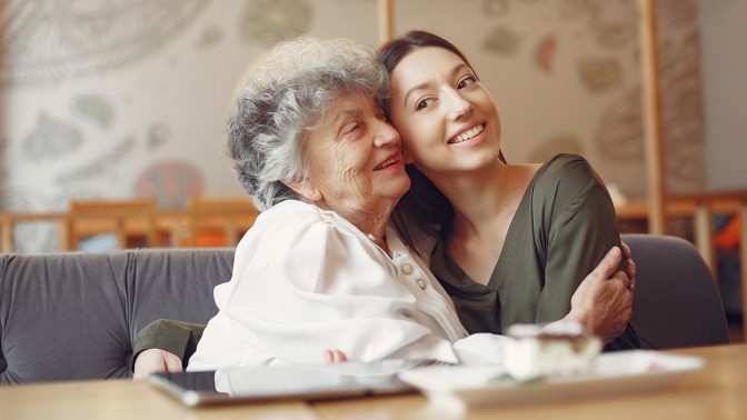 Adéla (25): Nevěřila jsem babičce, že zná datum své smrti. Proto jí musím splnit poslední přání