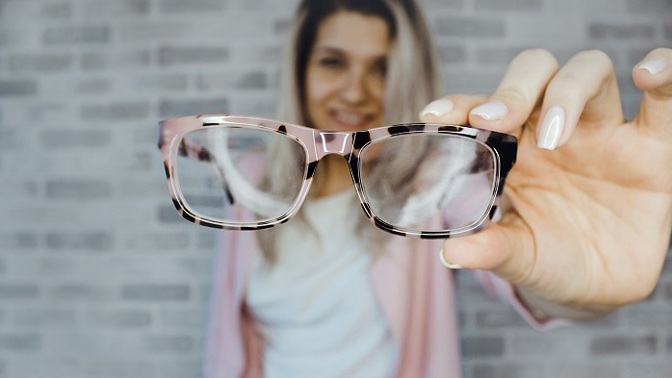 Zrak jako rys díky mrkvi? Přinášíme deset faktů a mýtů o očích