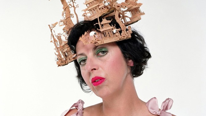 Módní guru Isabella Blow: Objevila slavného Alexandra McQueena, ale sama trpěla kvůli vzhledu