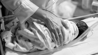 Smutný osud holčičky s polovinou srdce: Baby Fae dostala nové od paviána, přežila jen 21 dnů