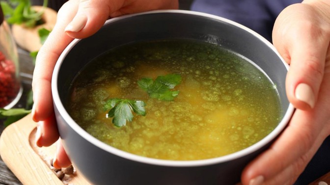 Hubnutí s polévkou: Slepičí vývar nejen zahřeje, ale také zažene kila