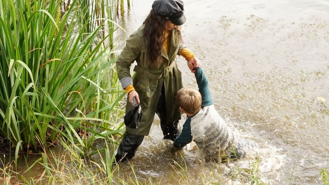 Seriál ZOO: Podívejte se, jak Eva Burešová zvládla nedobrovolnou koupačku v ledové vodě