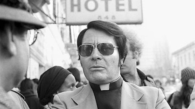 Jim Jones  byl zakladatelem sekty Chrám lidu.