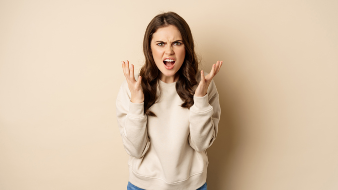 Linda (37): Sousedé změnili naše nové bydlení v peklo. Vymyslela jsem, jak je usměrnit