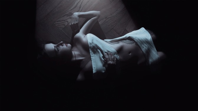 Erotický horoskop na víkend: Kdo promění svůj dům v doupě neřesti a kdo zažije hlubokou romantiku?