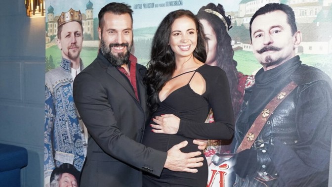 Tajemství staré bambitky 2: Václava Noida Bártu doprovodila těhotná přítelkyně Eliška. Jaké jméno vybrali pro miminko?