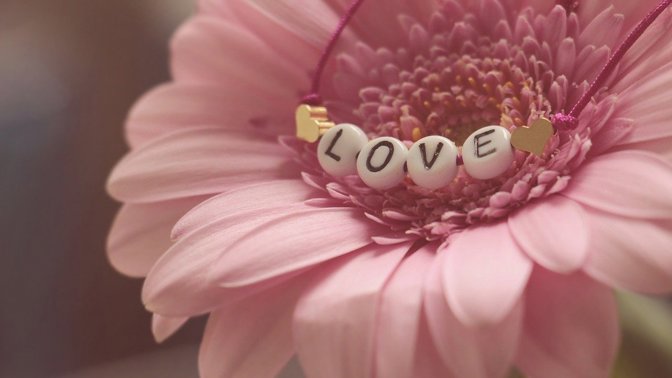 Oslavte, že jste zamilovaní a potěšte svoji lásku originálním dárkem