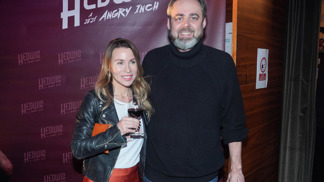 Premiéra Hedwig: Honza Dědek s přítelkyní, pánové na podpatcích a Roman Tomeš v boxerkách